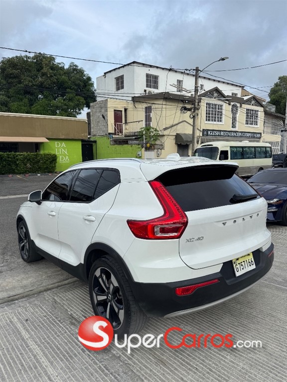 2019 Volvo XC40 T4 Momemtum — foto 6 / 11
