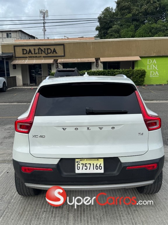 2019 Volvo XC40 T4 Momemtum — foto 7 / 11