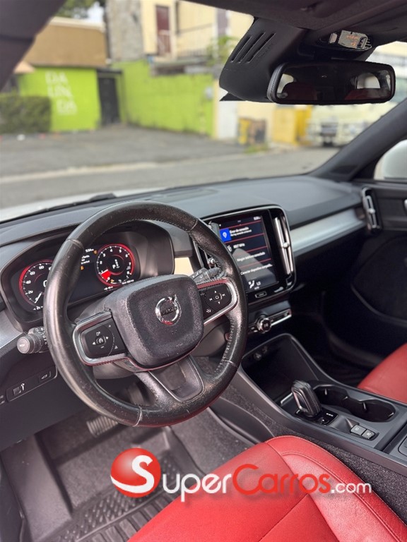 2019 Volvo XC40 T4 Momemtum — foto 9 / 11