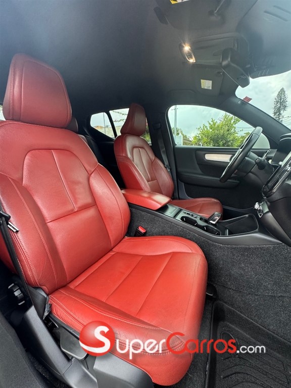 2019 Volvo XC40 T4 Momemtum — foto 11 / 11