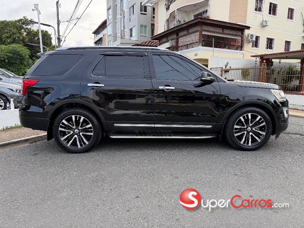 2016 Ford Explorer Platinum — foto 10 / 12