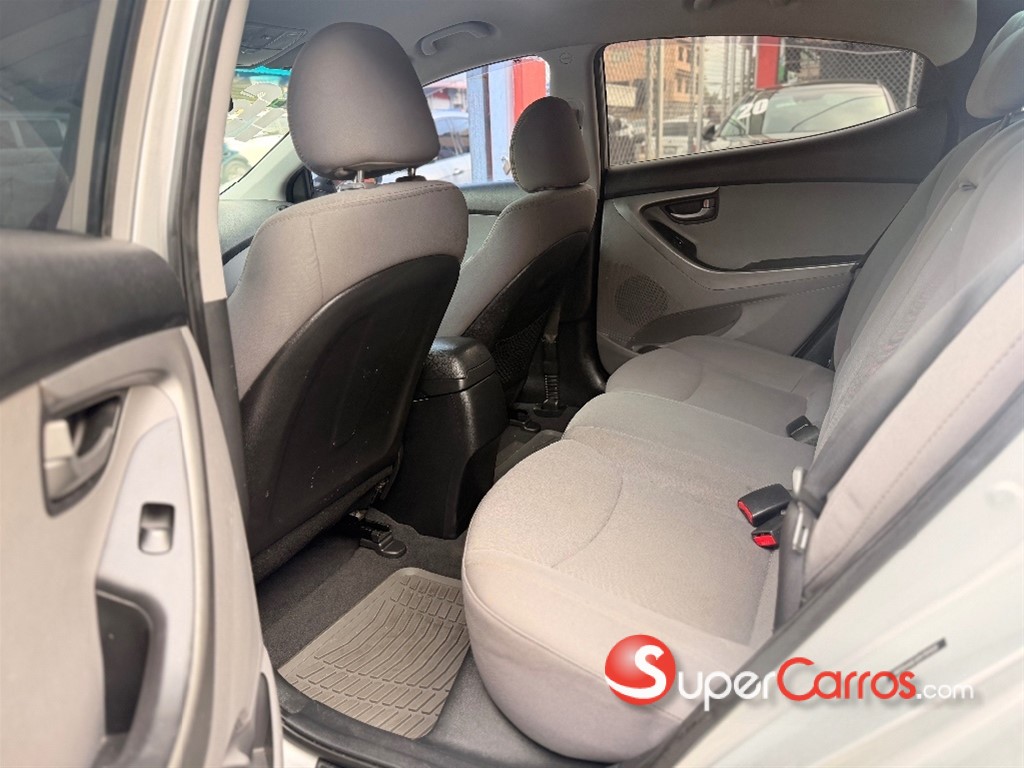 2016 Hyundai Elantra SE — foto 6 / 8