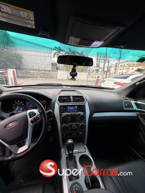 2015 Ford Explorer XLT — foto 9 / 11