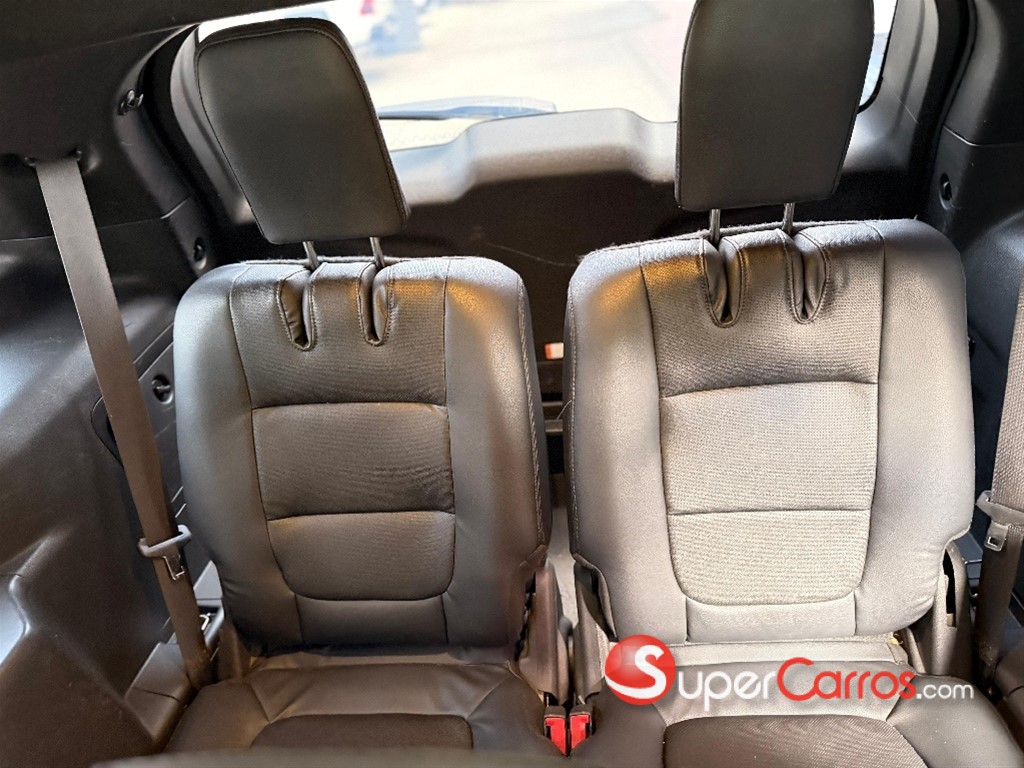 2015 Ford Explorer XLT — foto 10 / 11