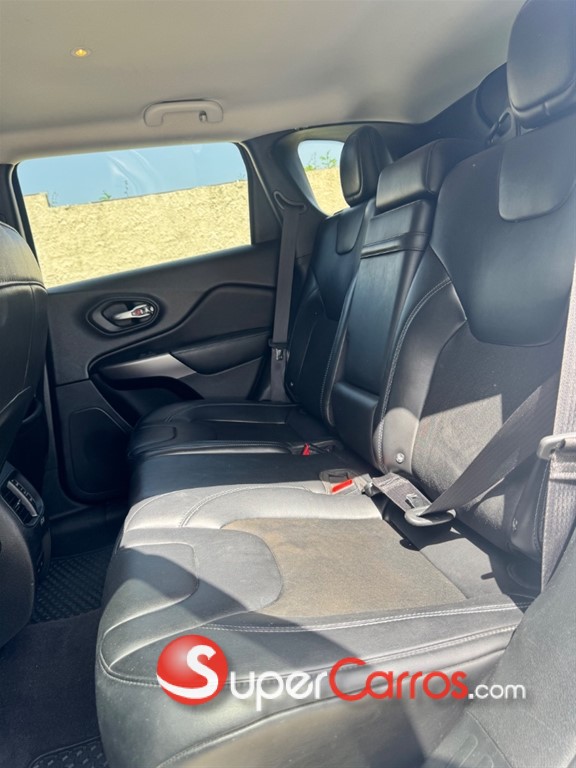 2019 Jeep Cherokee Latitude Plus — foto 7 / 9