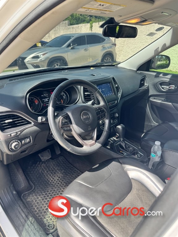 2019 Jeep Cherokee Latitude Plus — foto 8 / 9