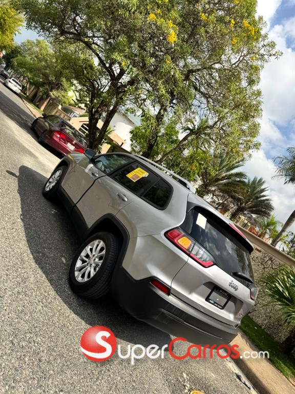 2021 Jeep Cherokee Latitude — foto 6 / 8