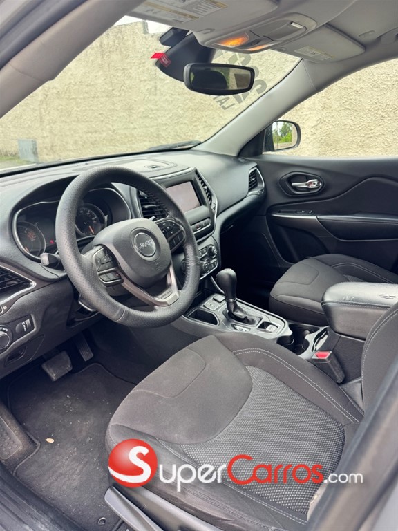2021 Jeep Cherokee Latitude — foto 7 / 8