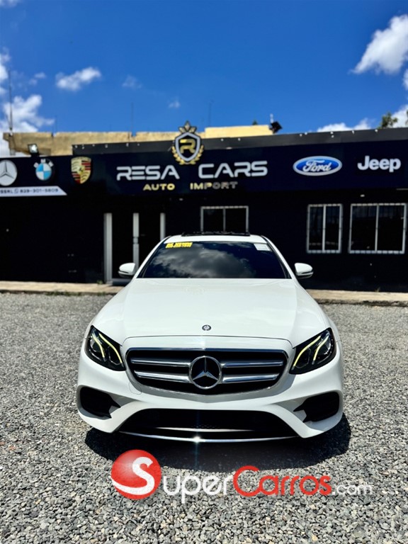 2017 Mercedes-Benz Clase E 300 4MATIC — foto 2 / 10