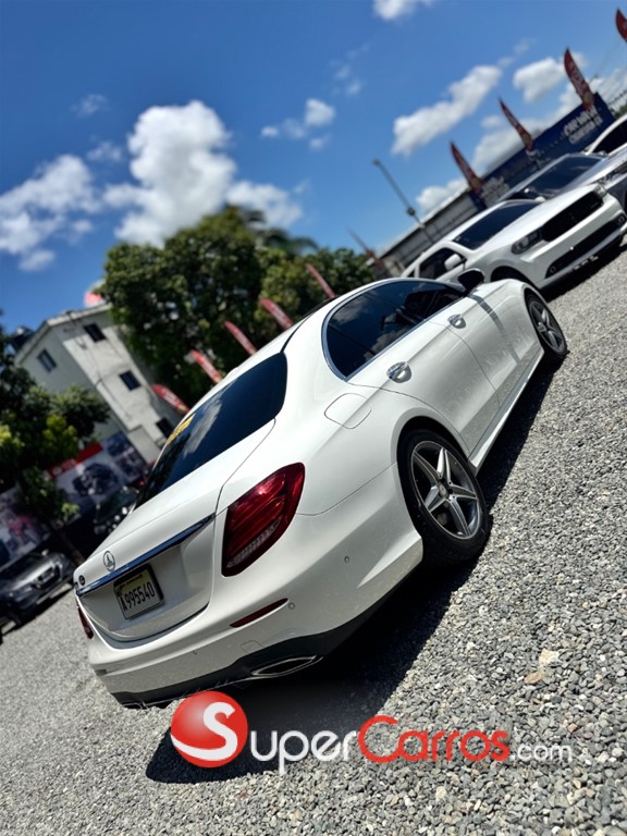 2017 Mercedes-Benz Clase E 300 4MATIC — foto 4 / 10
