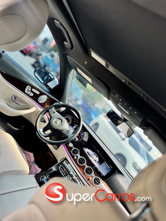 2017 Mercedes-Benz Clase E 300 4MATIC — foto 8 / 10