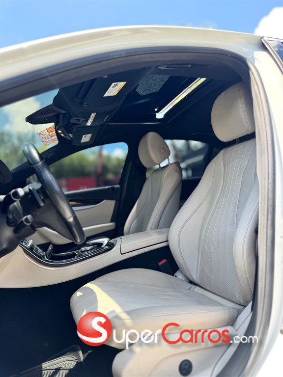 2017 Mercedes-Benz Clase E 300 4MATIC — foto 9 / 10