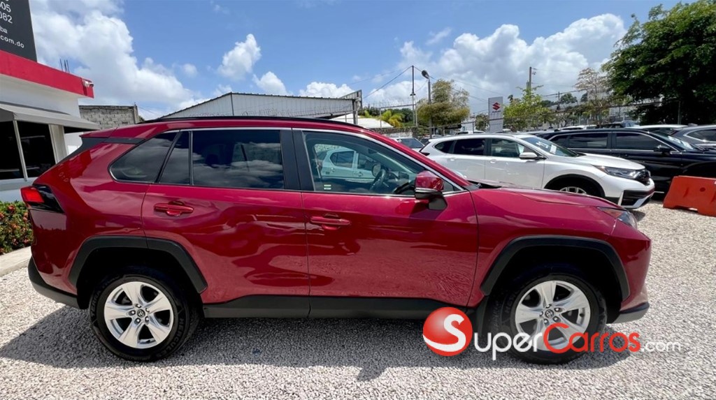 2020 Toyota RAV4 LE — foto 4 / 12