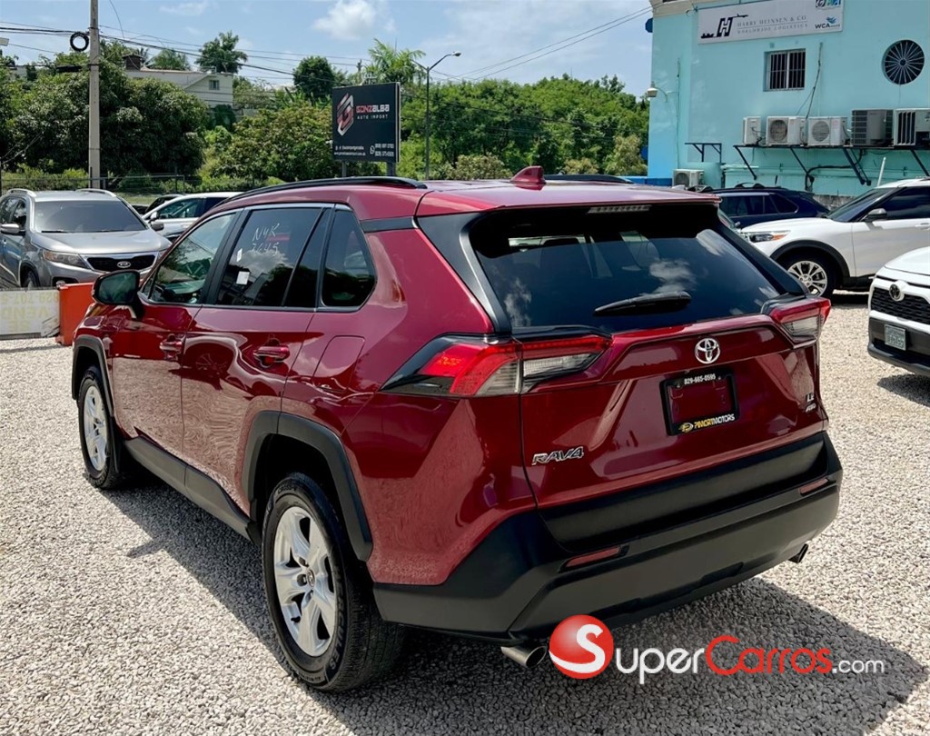 2020 Toyota RAV4 LE — foto 7 / 12