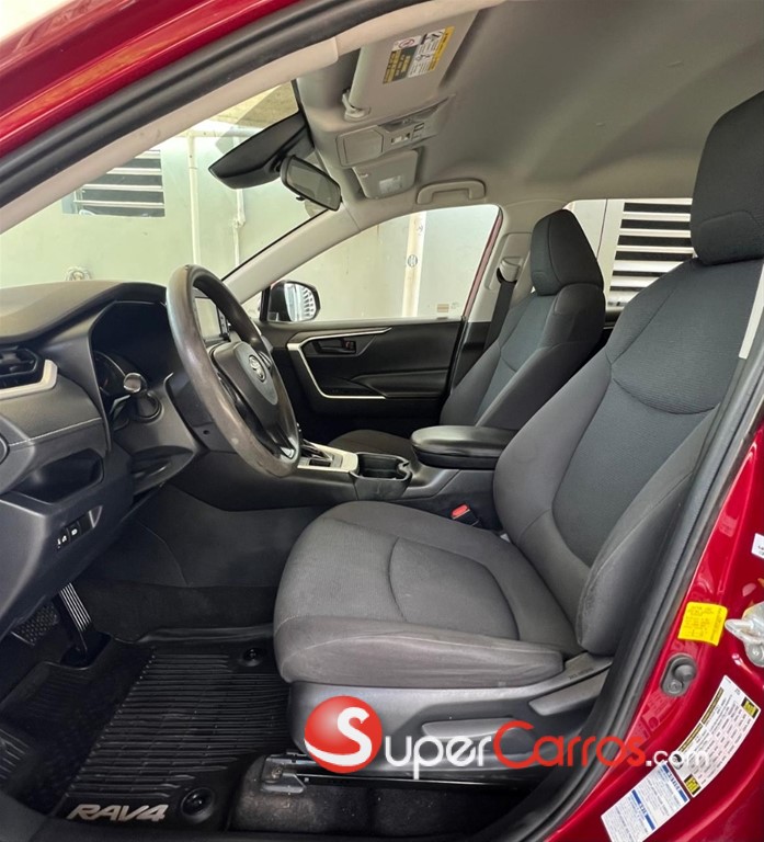 2020 Toyota RAV4 LE — foto 9 / 12