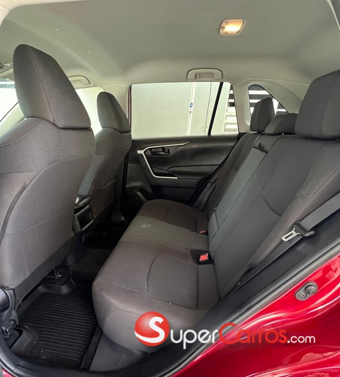2020 Toyota RAV4 LE — foto 10 / 12