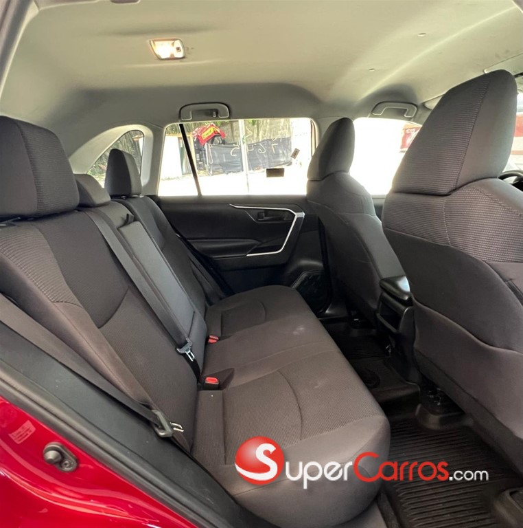 2020 Toyota RAV4 LE — foto 11 / 12
