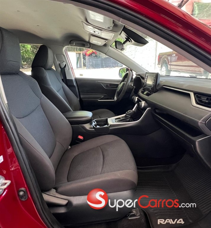 2020 Toyota RAV4 LE — foto 12 / 12