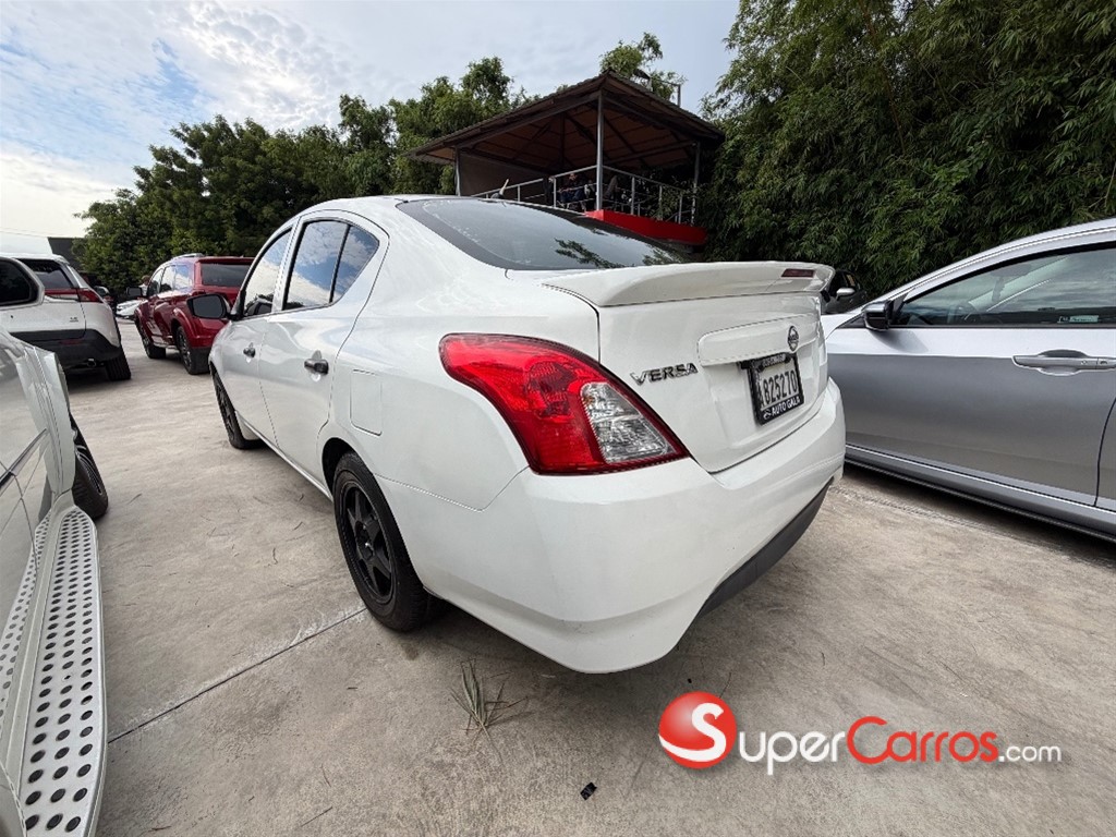 2016 Nissan Versa — foto 4 / 5