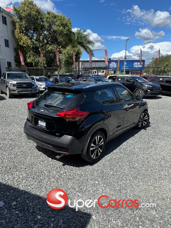 2020 Nissan Kicks SR — foto 2 / 4