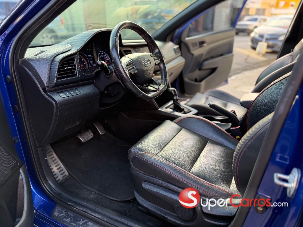 2020 Hyundai Elantra Sport — foto 8 / 12