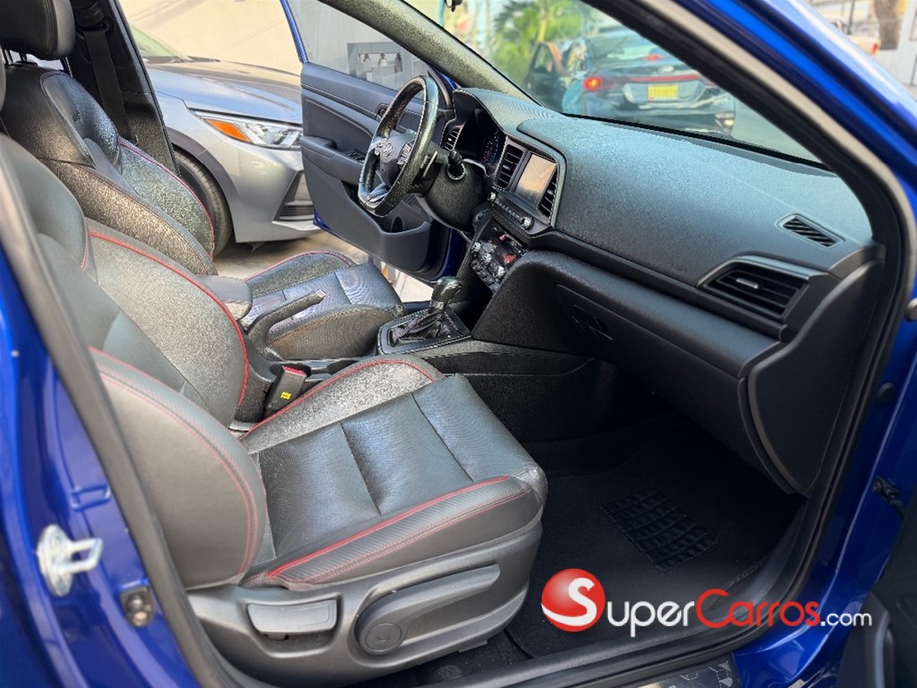 2020 Hyundai Elantra Sport — foto 9 / 12