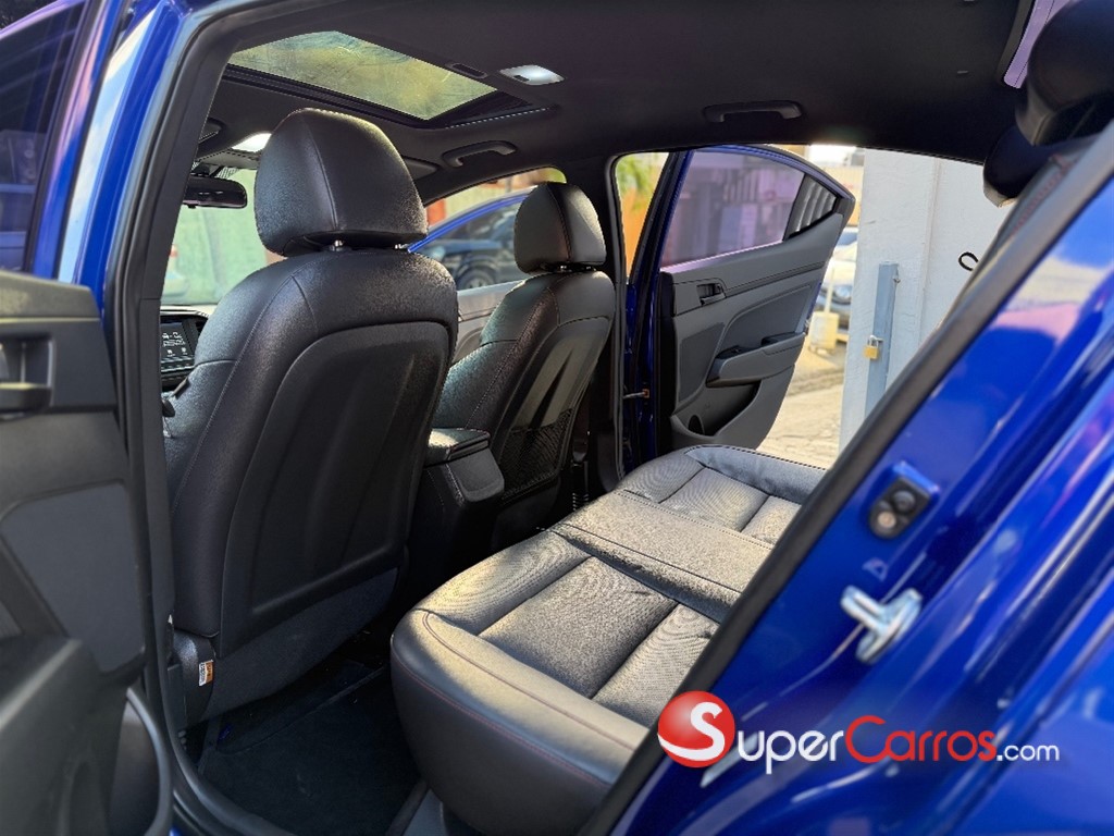 2020 Hyundai Elantra Sport — foto 10 / 12