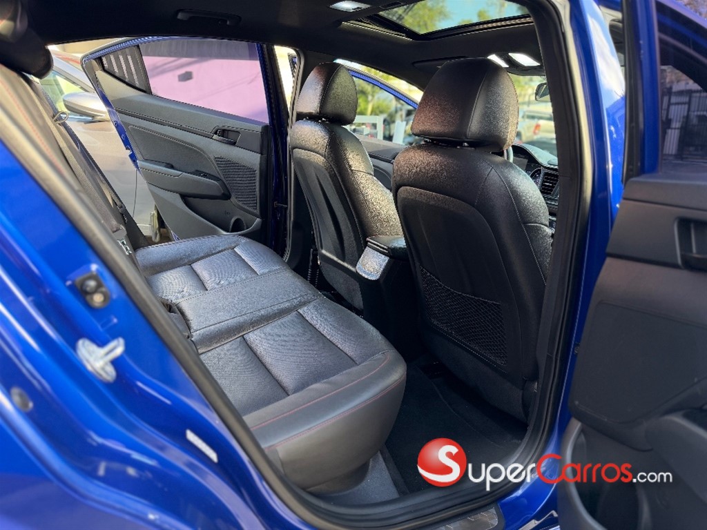 2020 Hyundai Elantra Sport — foto 11 / 12