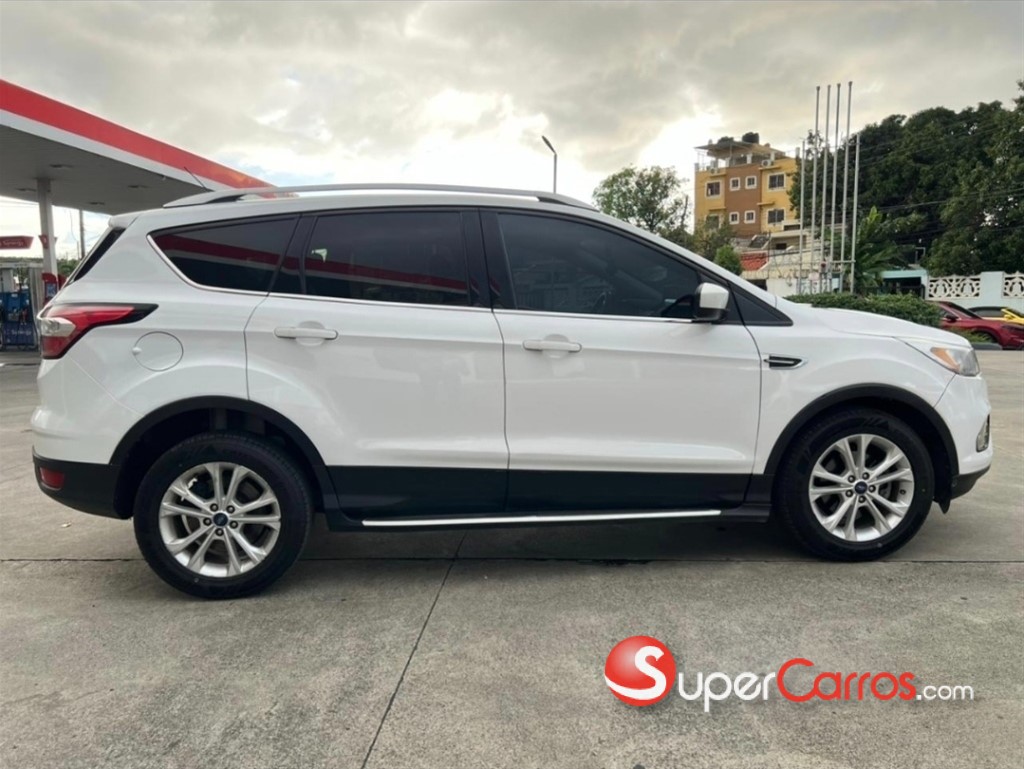 2017 Ford Escape — foto 3 / 9