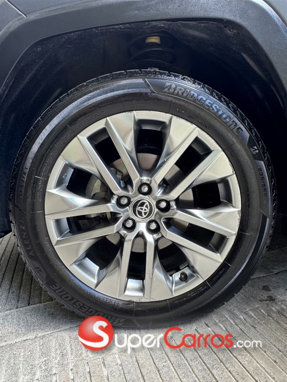 2020 Toyota RAV4 Limited — foto 9 / 10