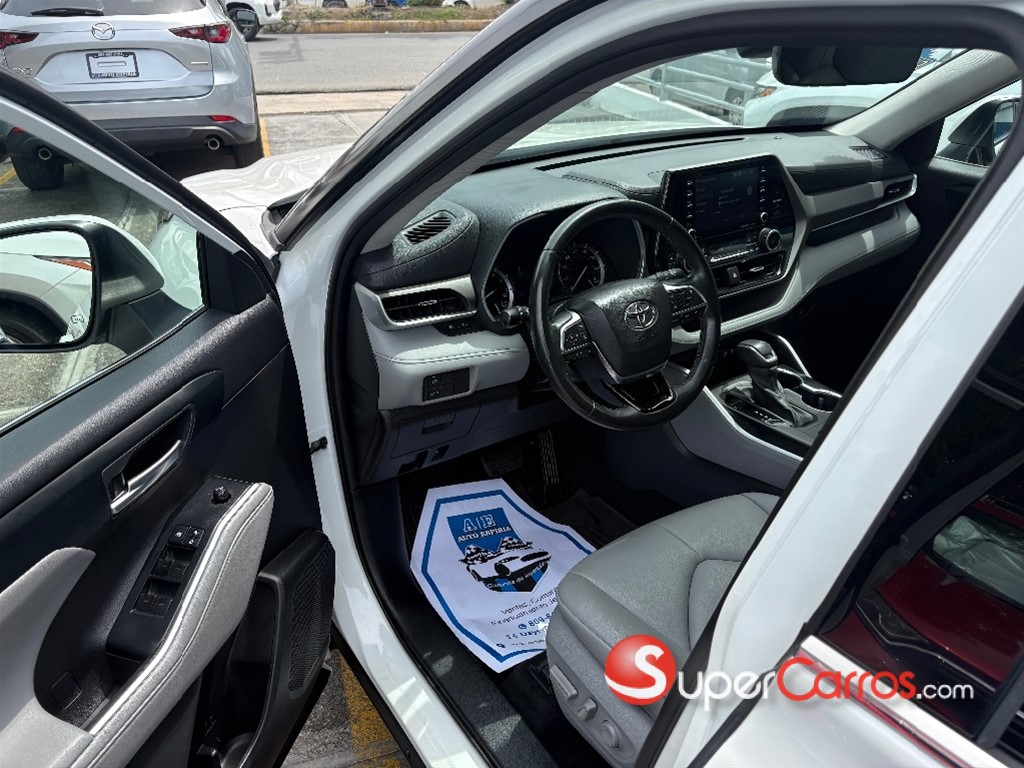 2020 Toyota Highlander XLE — foto 8 / 10