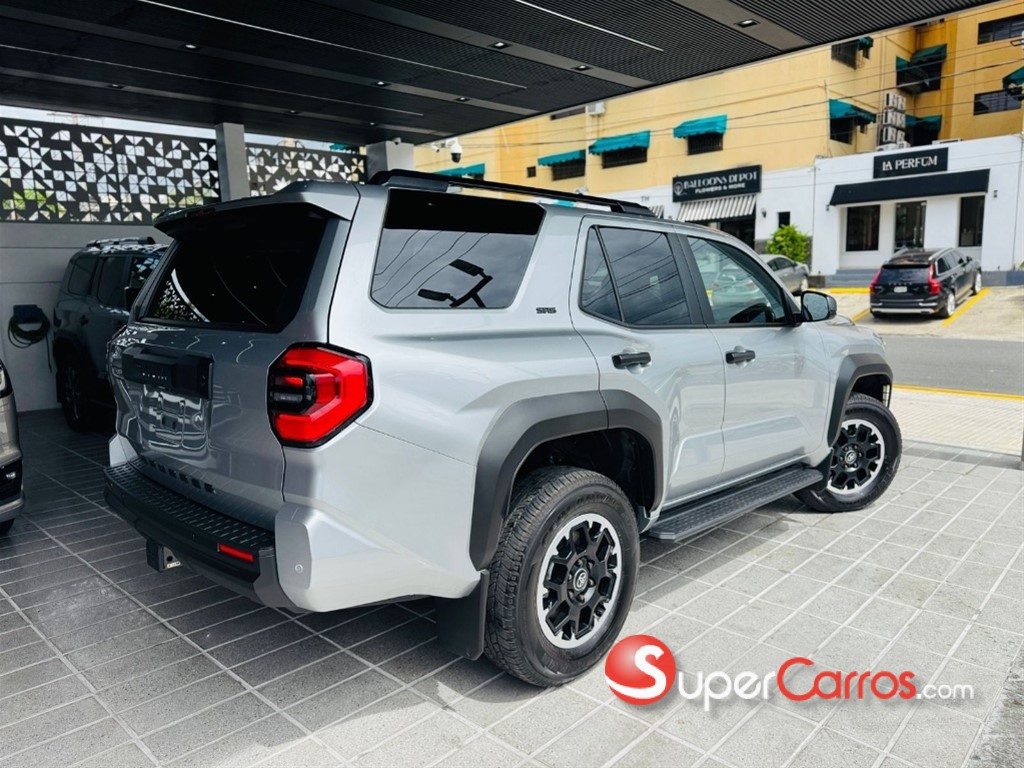 2026 Toyota 4 Runner SR5 — foto 2 / 11