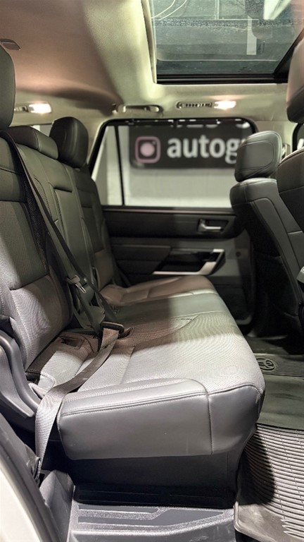 2023 Toyota Sequoia Limited — foto 8 / 12