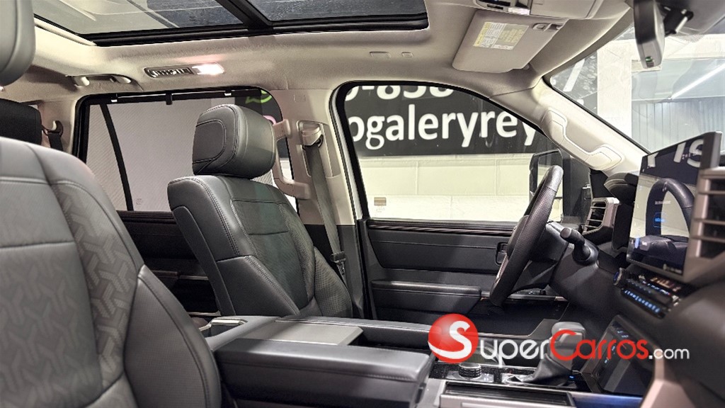 2023 Toyota Sequoia Limited — foto 10 / 12
