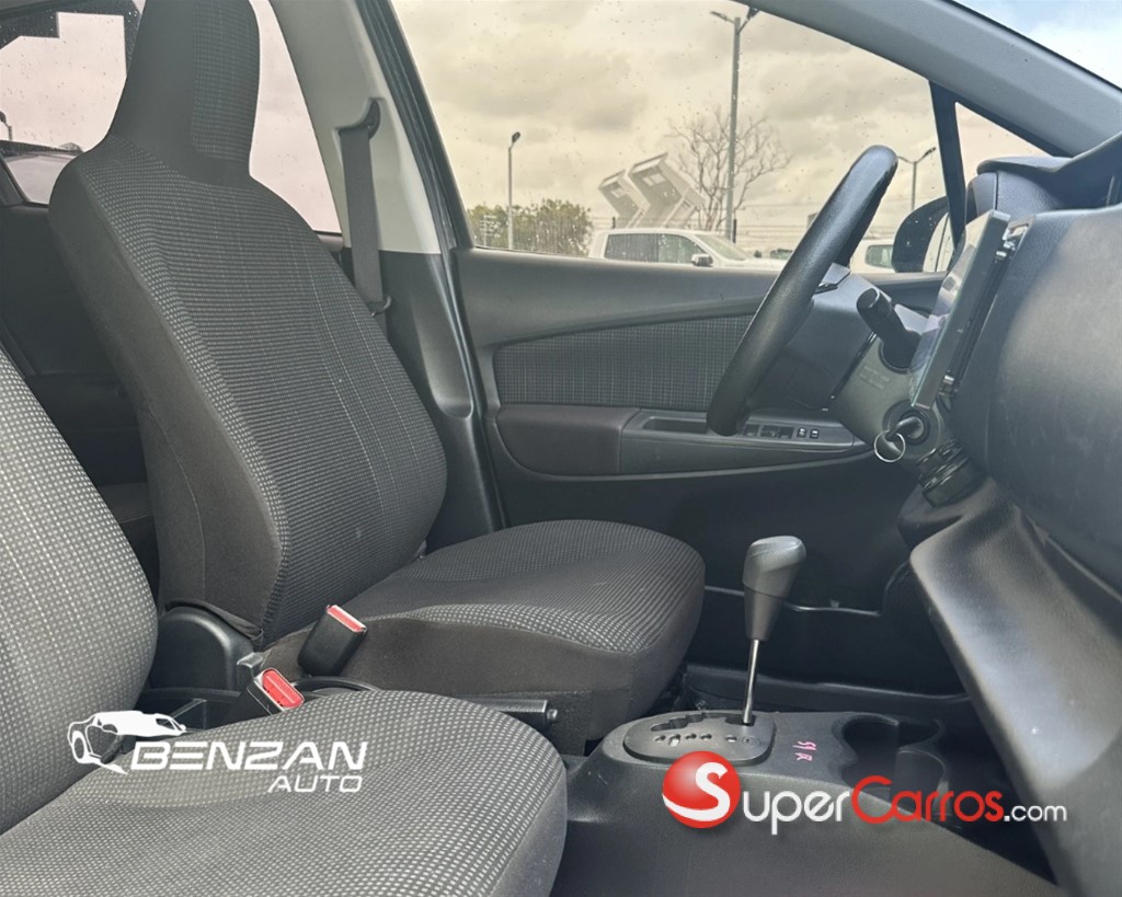 2019 Toyota VITZ — foto 5 / 10