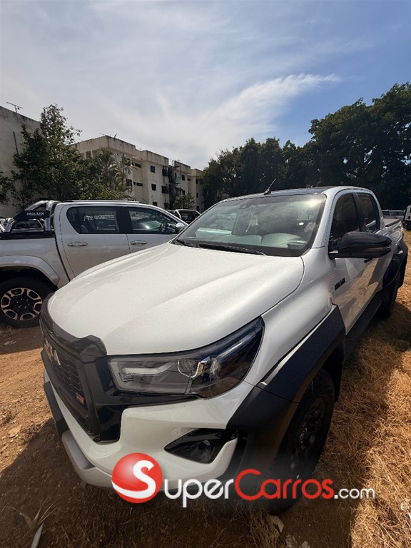 2026 Toyota Hilux GR Sport — foto 2 / 6