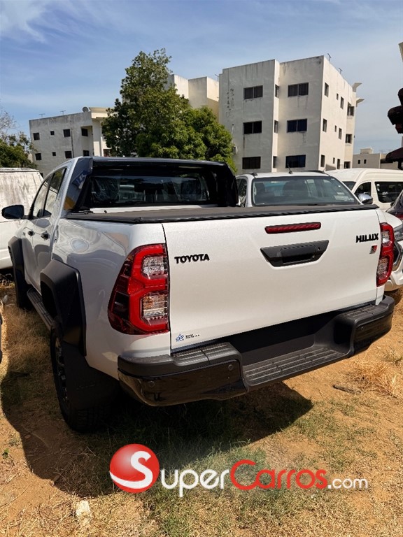 2026 Toyota Hilux GR Sport — foto 3 / 6