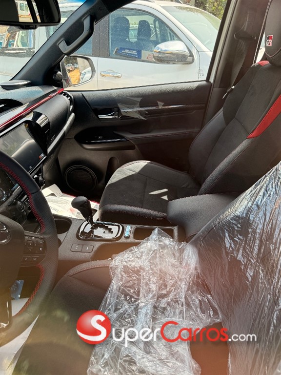 2026 Toyota Hilux GR Sport — foto 5 / 6
