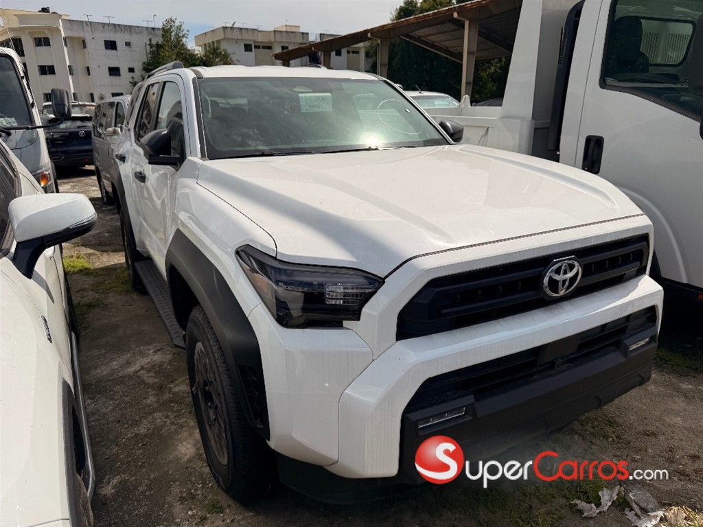 2026 Toyota 4 Runner SR5 — foto 2 / 4