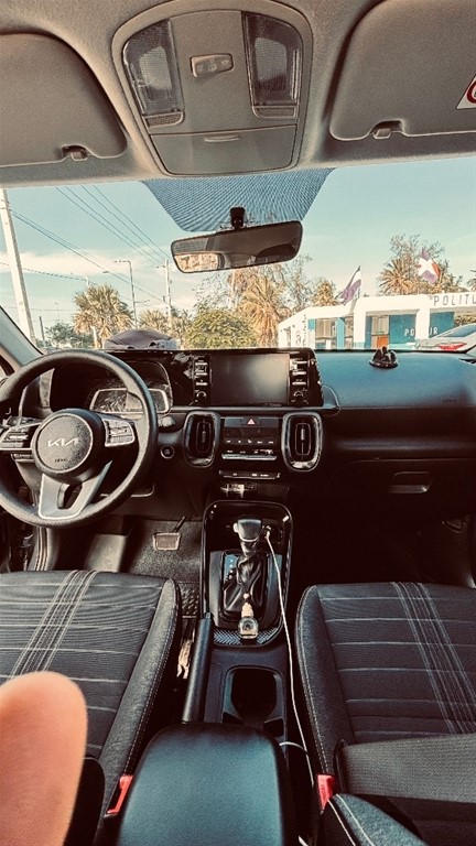 2025 Kia Sonet — foto 10 / 12