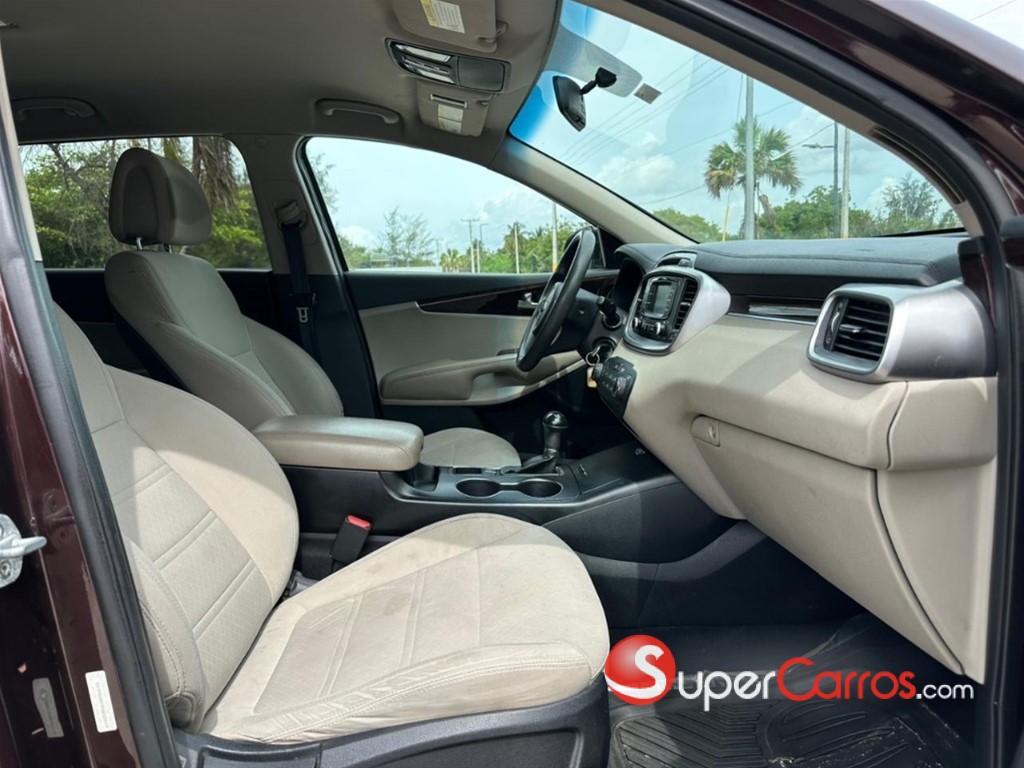 2016 Kia Sorento LX — foto 8 / 12