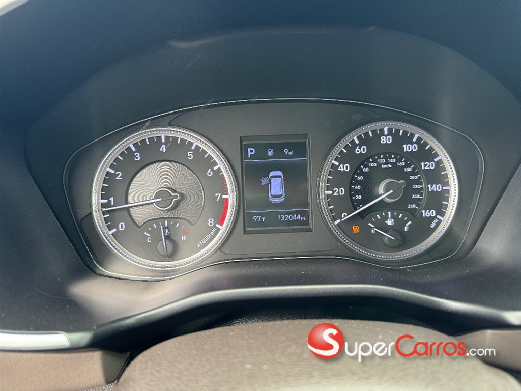 2020 Hyundai Santa Fe SE — foto 9 / 10