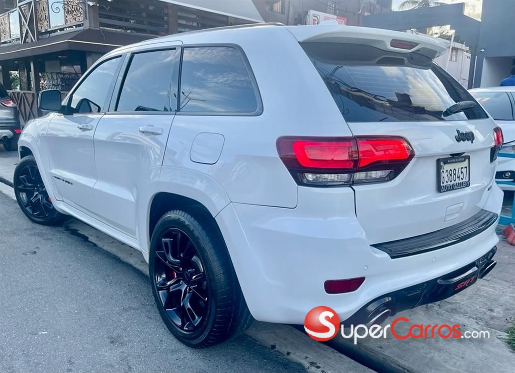 2016 Jeep Grand Cherokee SRT8 — foto 8 / 12