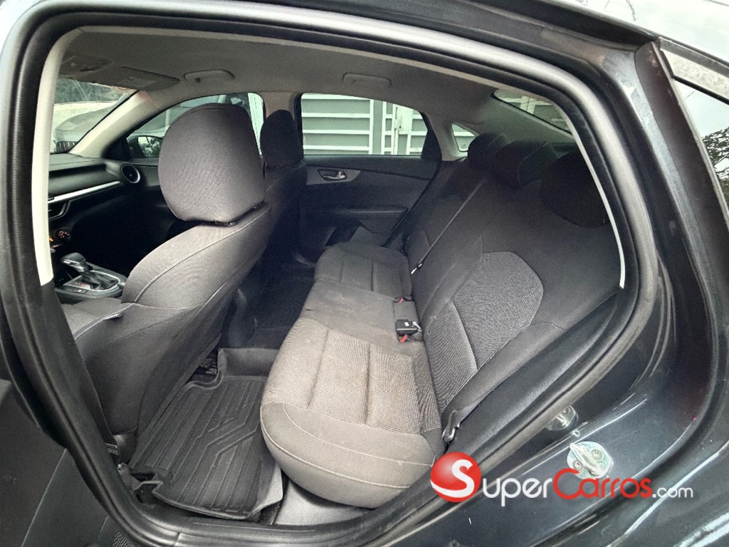 2021 Kia Forte — foto 8 / 9