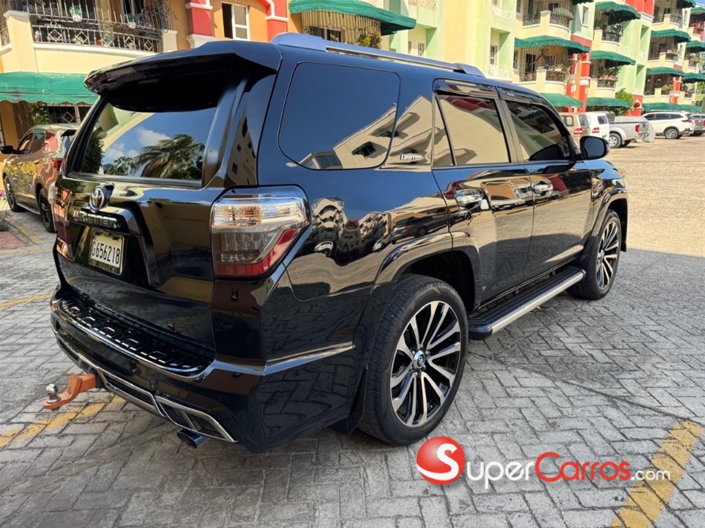 2017 Toyota 4 Runner SR5 — foto 6 / 12