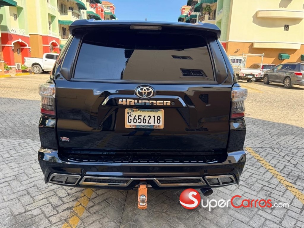 2017 Toyota 4 Runner SR5 — foto 7 / 12