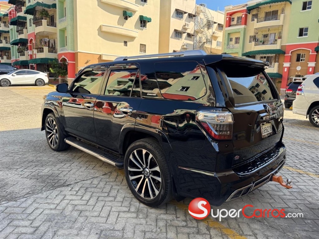 2017 Toyota 4 Runner SR5 — foto 8 / 12