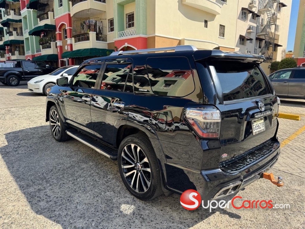 2017 Toyota 4 Runner SR5 — foto 9 / 12