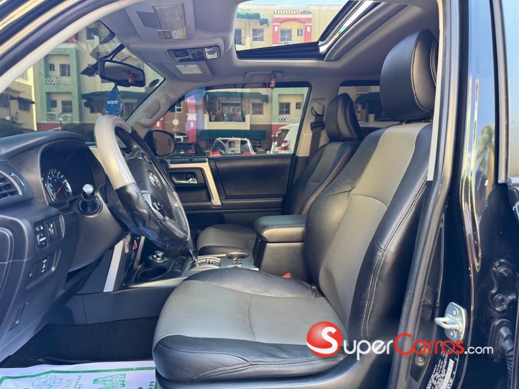 2017 Toyota 4 Runner SR5 — foto 10 / 12