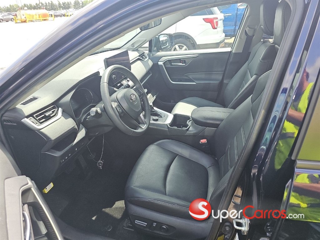 2023 Toyota RAV4 XLE Premium — foto 8 / 10